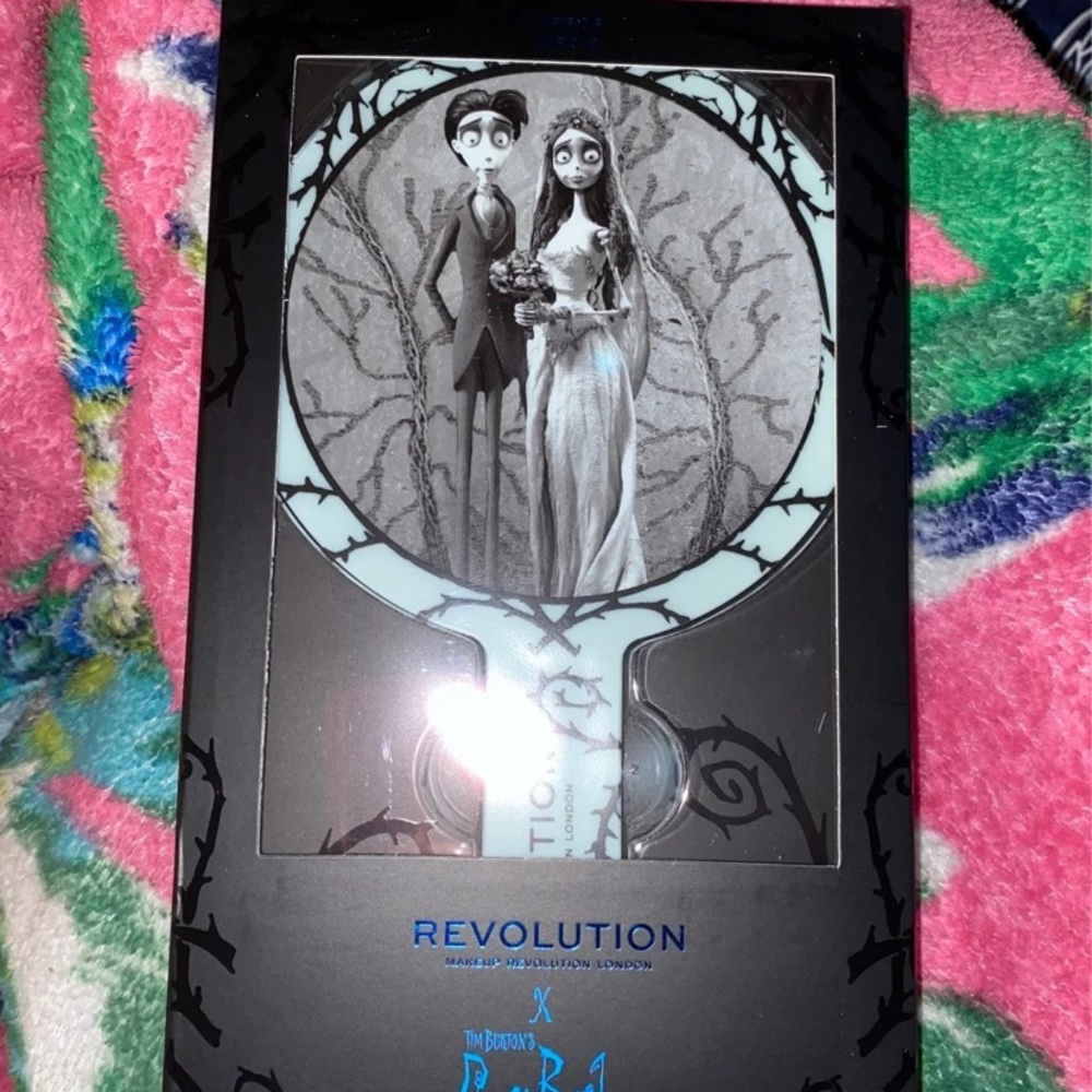 Makeup Revolution - image 1